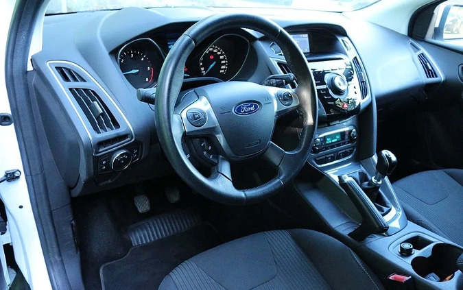 Ford Focus cena 33900 przebieg: 160000, rok produkcji 2014 z Nowa Dęba małe 379